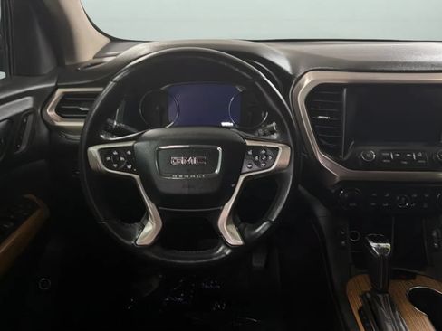 Used 2017 GMC Acadia Denali w/ Technology Package FWD image 10