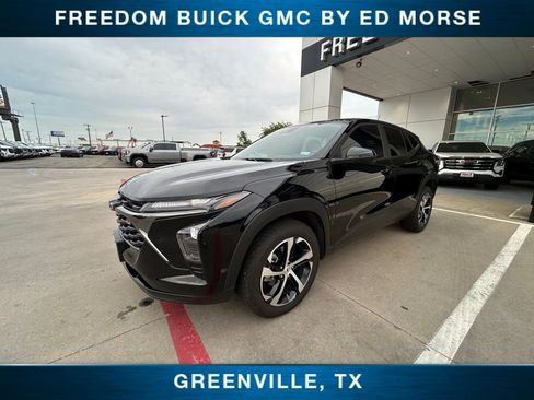 Used 2025 Chevrolet Trax RS w/ Sunroof Package FWD image 1