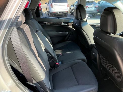 Used 2014 Kia Sorento LX image 6