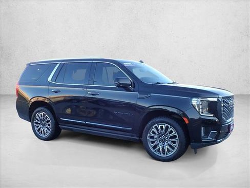 Used 2023 GMC Yukon Denali Ultimate AWD/4WD image 6