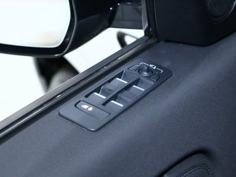 Used 2025 Land Rover Discovery Sport S image 30