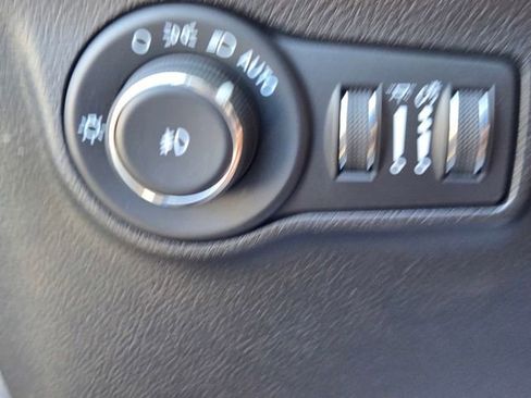 Used 2025 Jeep Compass Trailhawk AWD/4WD image 21