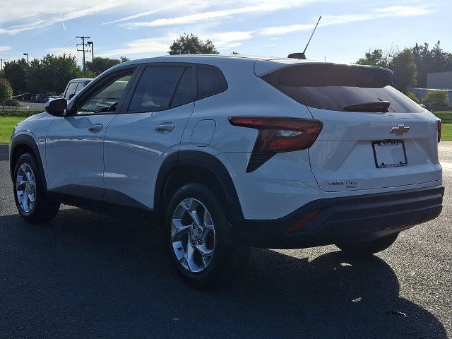 Used 2024 Chevrolet Trax LS w/ LS Convenience Package FWD image 7