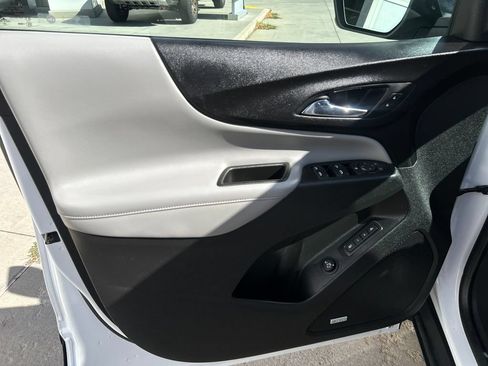 Used 2020 Chevrolet Equinox Premier AWD/4WD image 11