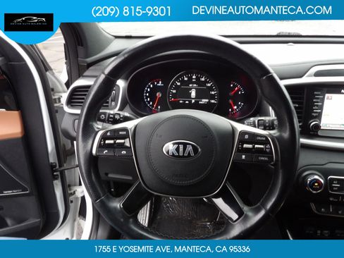Used 2019 Kia Sorento SX image 19