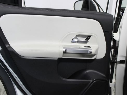 Used 2021 Mercedes-Benz GLB 250 image 23