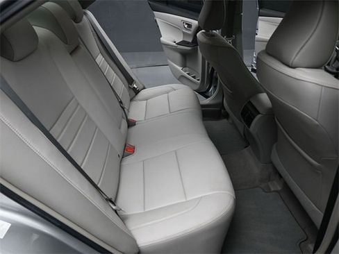 Used 2016 Toyota Camry XLE image 16