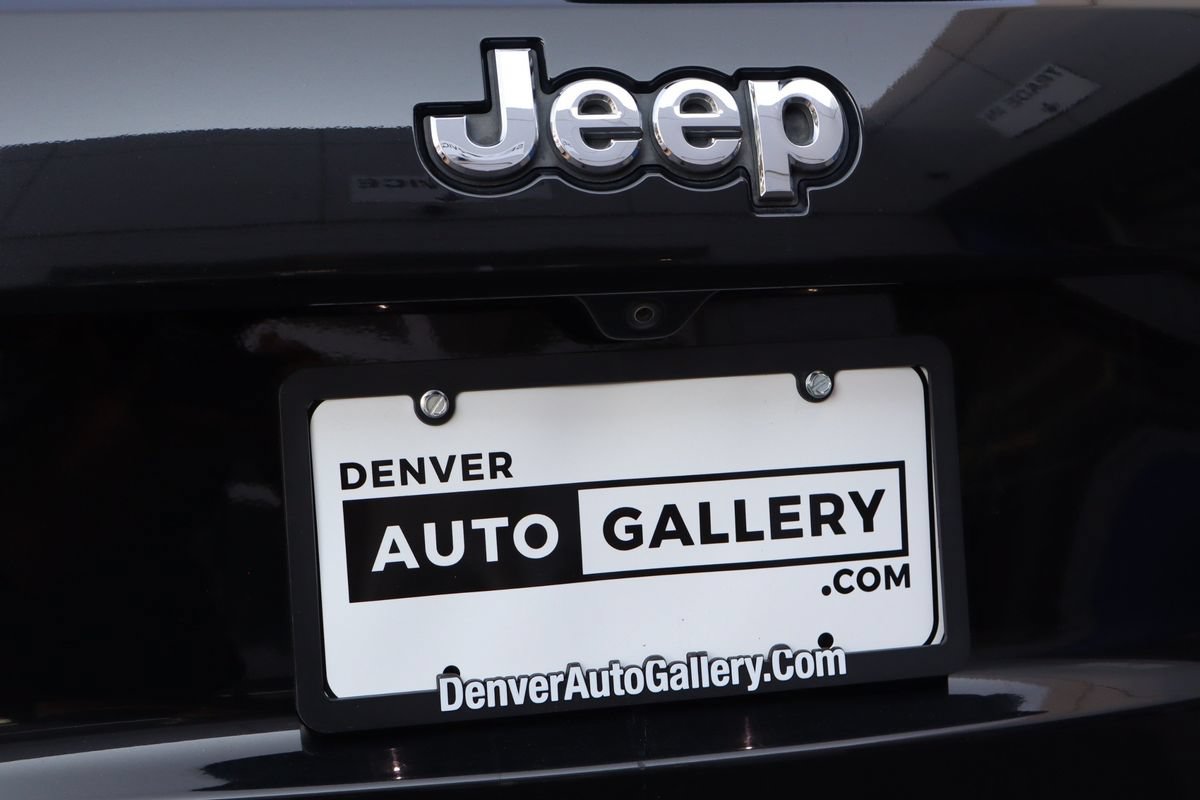 Used 2019 Jeep Grand Cherokee Overland AWD/4WD image 26