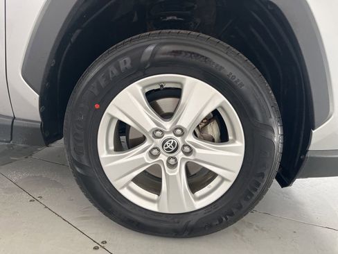 Used 2019 Toyota RAV4 XLE w/ Convenience Package AWD/4WD image 18