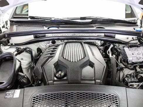 Certified 2025 Porsche Macan image 32