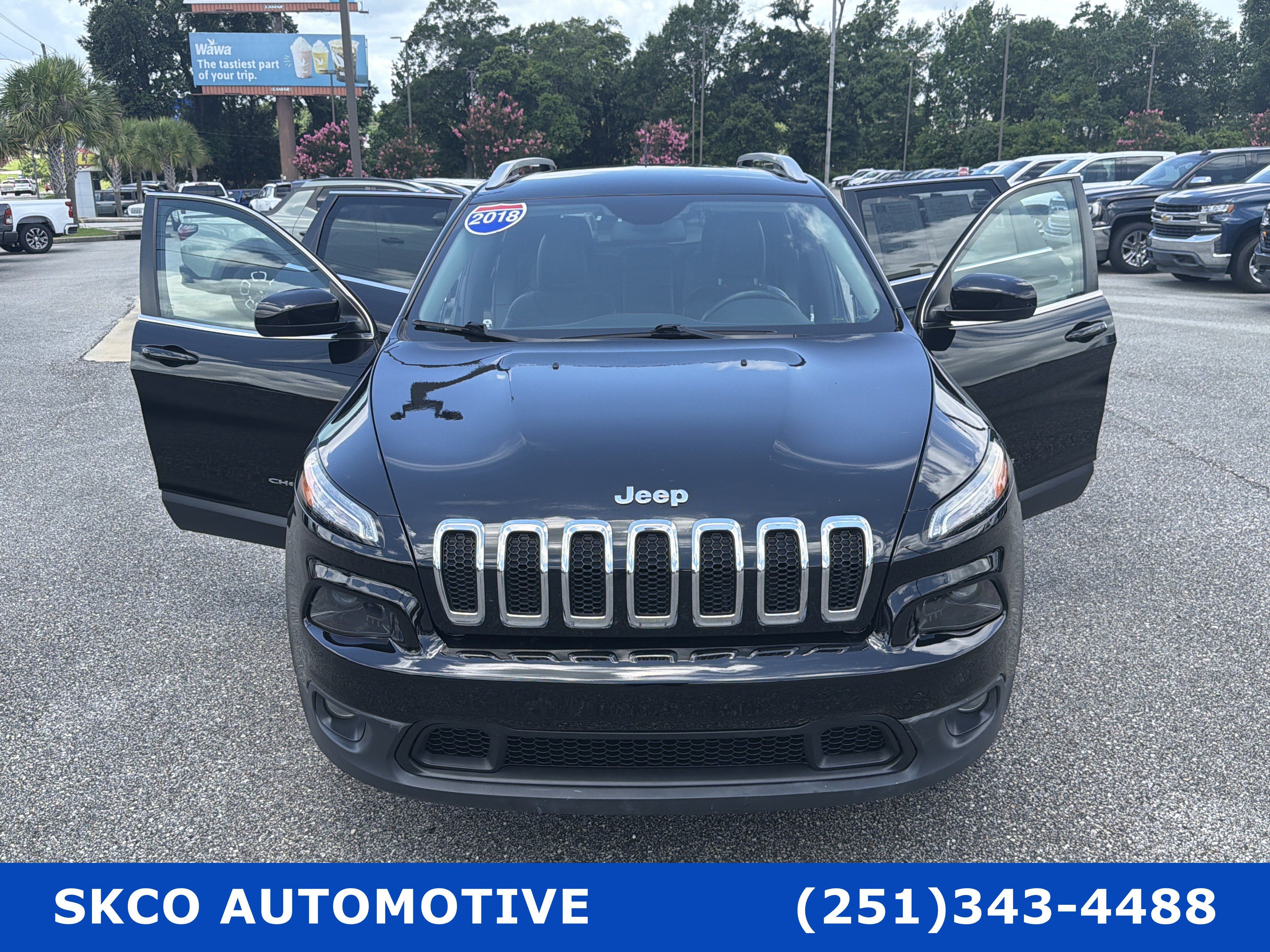 Used 2018 Jeep Cherokee Latitude Plus AWD/4WD image 34