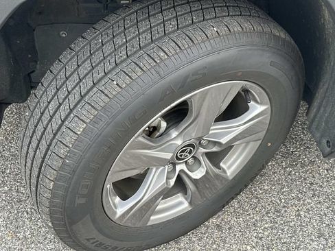 Used 2025 Toyota RAV4 XLE FWD image 18