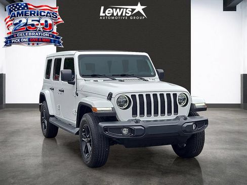 Used 2022 Jeep Wrangler Unlimited Sahara AWD/4WD image 6