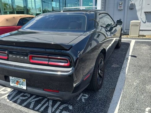 Used 2019 Dodge Challenger SXT RWD image 3