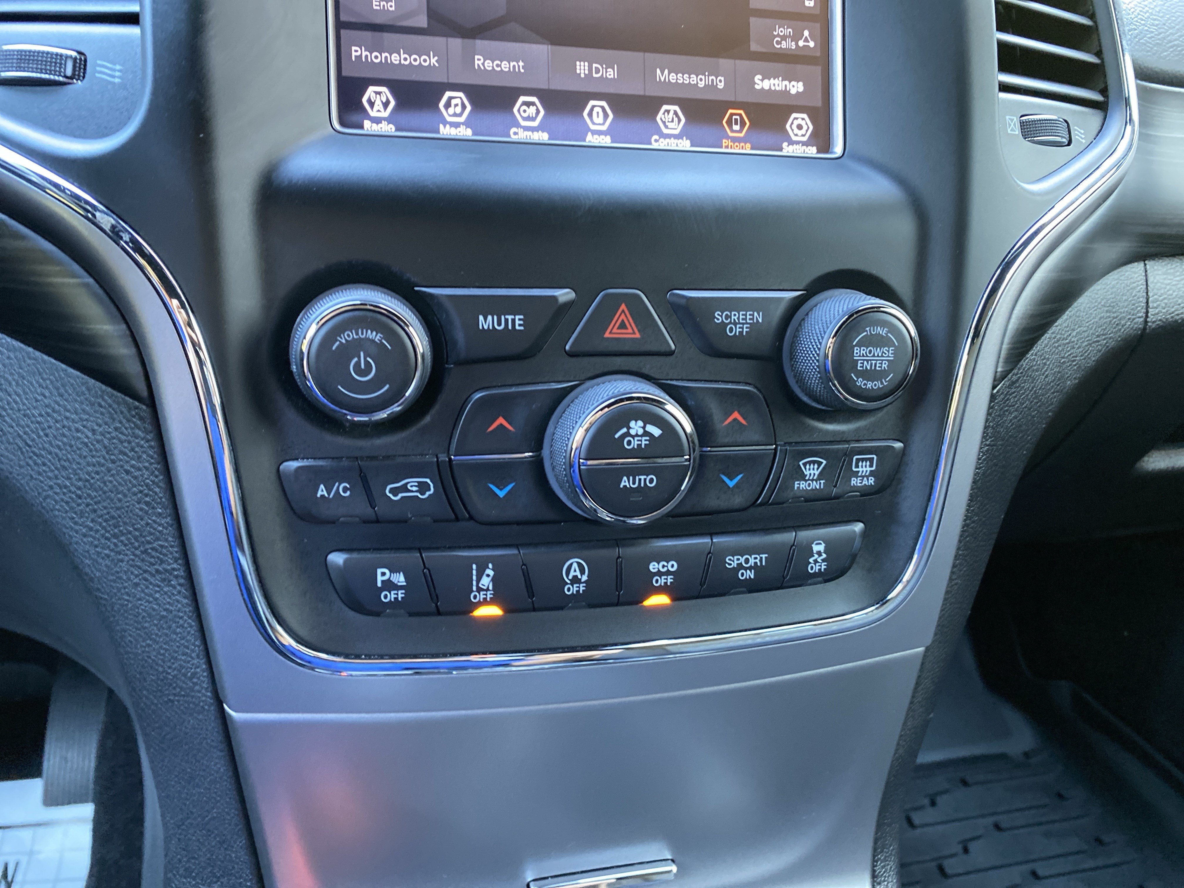 Used 2021 Jeep Grand Cherokee Laredo AWD/4WD image 28