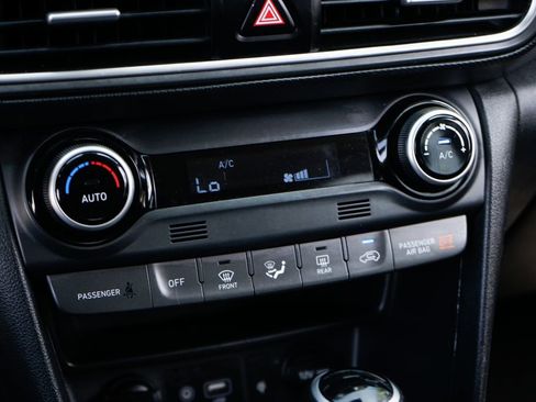 Used 2021 Hyundai Kona Limited FWD image 32