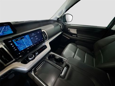 Used 2025 Ford Expedition Active AWD/4WD image 8