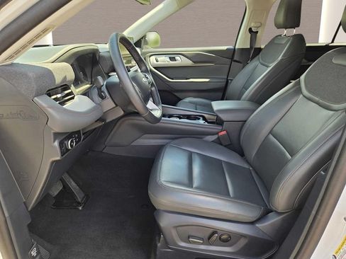 Used 2025 Ford Explorer Active w/ Active Comfort Package AWD/4WD image 21