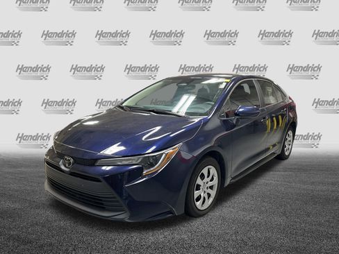 Used 2023 Toyota Corolla LE FWD image 5