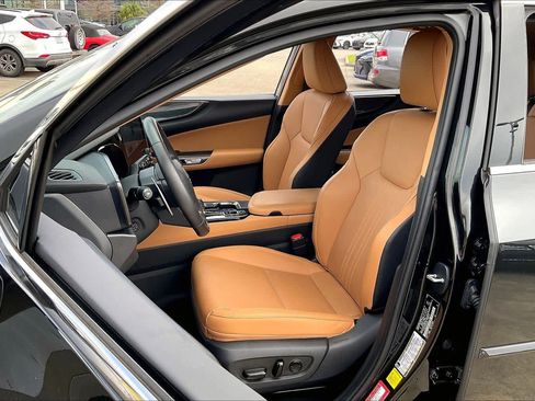 Used 2025 Lexus NX 250 FWD w/ Cold Area Package image 7