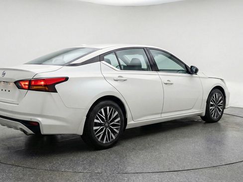 Used 2025 Nissan Altima 2.5 SV FWD image 9