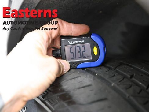 Used 2022 GMC Acadia SLE image 29