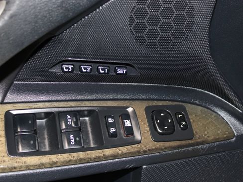 Used 2010 Lexus IS 350C w/ Luxury Pkg RWD image 11