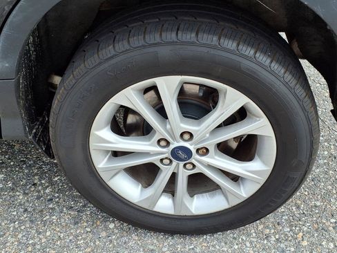 Used 2017 Ford Escape SE image 9