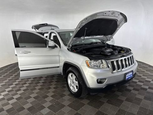Used 2012 Jeep Grand Cherokee Laredo w/ Laredo E Group AWD/4WD image 15