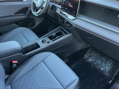 New 2026 Volkswagen Tiguan SE R-Line FWD image 16