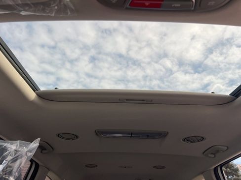 New 2025 Kia Telluride S image 10