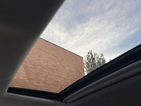 Used 2019 Toyota Highlander XLE image 30