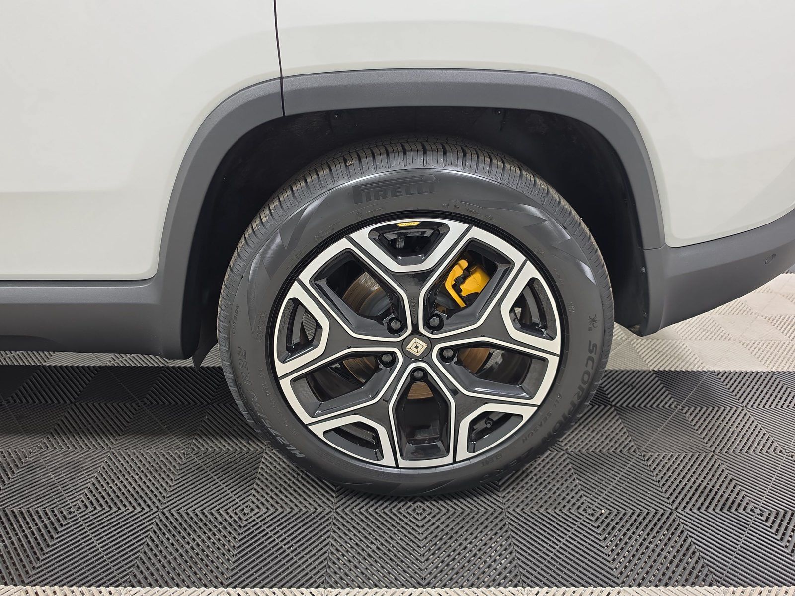 Used 2024 Rivian R1S Adventure Quad AWD/4WD image 10