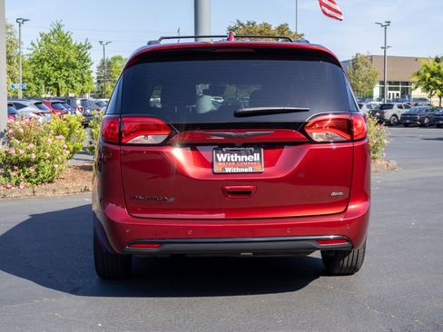 Used 2020 Chrysler Pacifica Touring-L w/ Advanced Safetytec Group AWD/4WD image 8