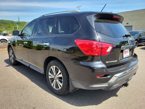Used 2018 Nissan Pathfinder SL image 25