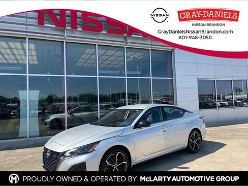 Used 2025 Nissan Altima 2.5 SR FWD image 1
