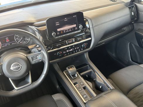 Used 2025 Nissan Pathfinder SV FWD image 20