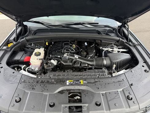 Used 2023 Jeep Grand Cherokee Laredo AWD/4WD image 13
