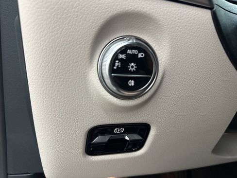 Used 2025 Mercedes-Benz C 300 Sedan image 17