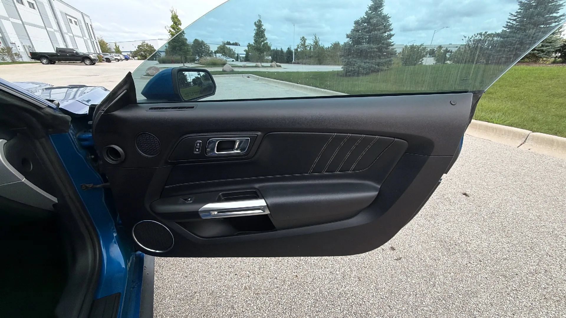 Used 2017 Ford Mustang GT Premium RWD image 13