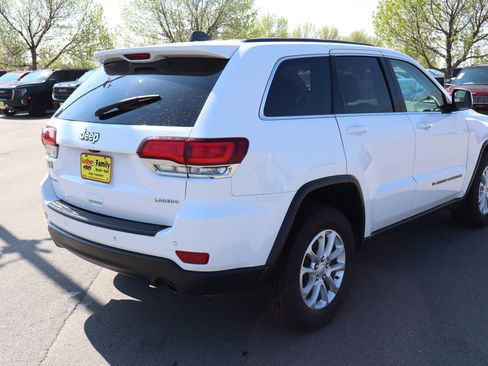 Used 2022 Jeep Grand Cherokee Laredo E AWD/4WD image 7