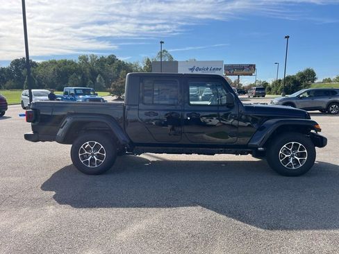 New 2025 Jeep Gladiator Sport AWD/4WD image 6