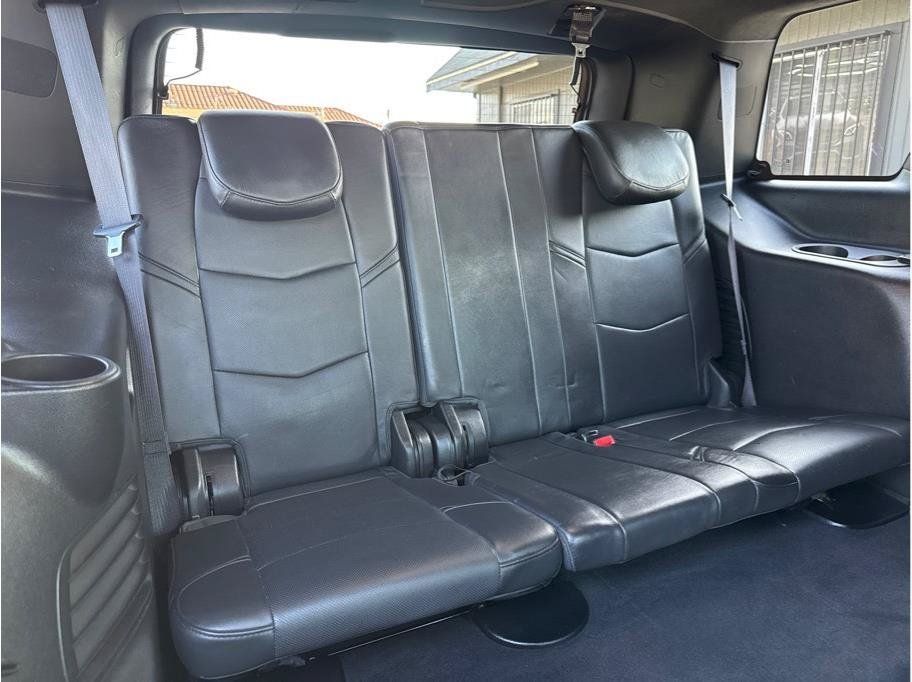 Used 2017 Cadillac Escalade Platinum AWD/4WD image 28