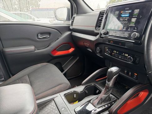 Used 2022 Nissan Frontier PRO-4X image 11