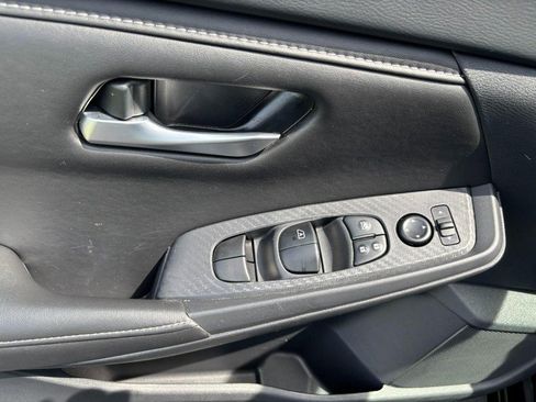 Used 2025 Nissan Sentra SV FWD image 10