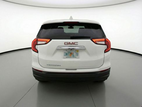 Used 2024 GMC Terrain SLE image 7