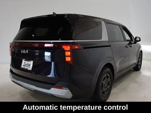 Used 2025 Kia Carnival FWD image 4