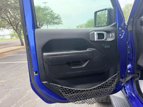 Used 2020 Jeep Wrangler Unlimited Sahara AWD/4WD image 8