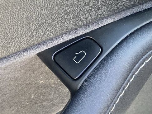 Used 2022 Tesla Model Y Performance AWD/4WD image 15