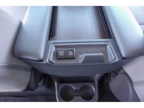 Certified 2021 Toyota Sienna LE FWD image 26